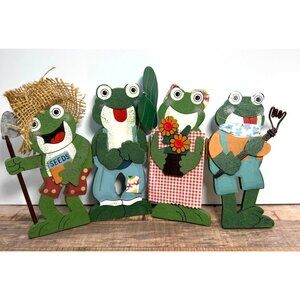 4 Wooden Gardening Frogs Hinged Together Green